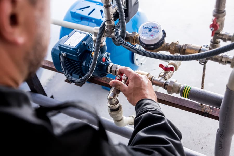 Beneficios de contar con un fontanero profesional
